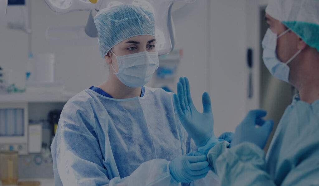 A team of surgeons in an OR representing the surgical facilities at UAMS