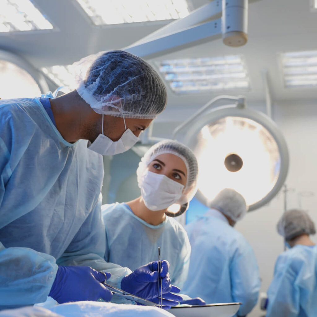 Surgeons performing a procedure at an OR representing the surgical facilities at Allina Health